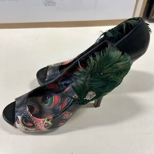 Iron fist
Elegant Black and Green Peep-Toe Heels